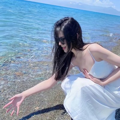 照片里的伴娘